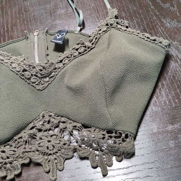 Windsor Green Crochet Crop Top Size Large - Picture 3 of 10